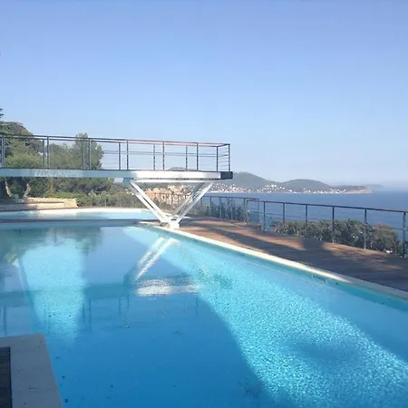 Apartment Loue 128 M2 Dans Standing Avec Piscine, Tennis Et Acces Prive
