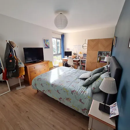 Apartment Loue 128 M2 Dans Standing Avec Piscine, Tennis Et Acces Prive Toulon